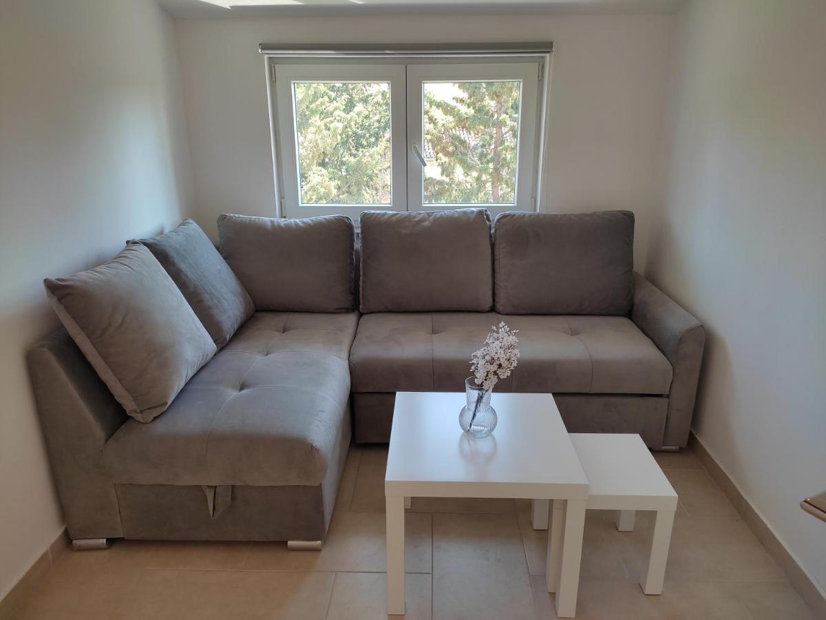 Aestas Apartment Pula Bagian luar foto